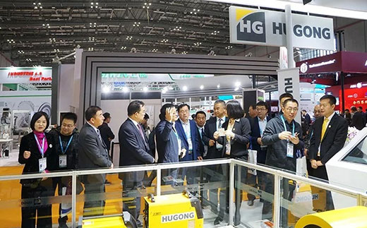 甘肃省hg8868皇冠国际市常务副市长莅临hg8868皇冠国际意大利CEA展位