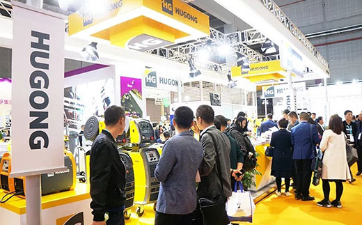 第二届进博会hg8868皇冠国际意大利CEA展位数字化焊机很受欢迎